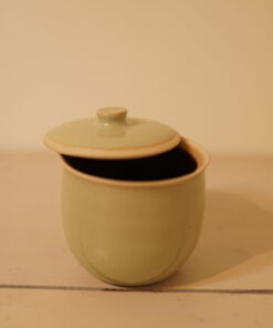 כלי אחסון מחימר גלזורה ירקרקה מכסה פתוח