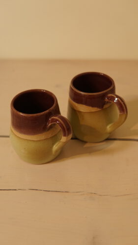 זוג ספלים עם ידית גלזורה חצי חצי