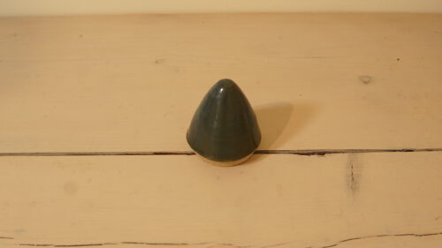 מלחית שולחן כחולה