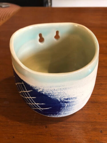 כלי למברשות שיניים א עציצון לתליה